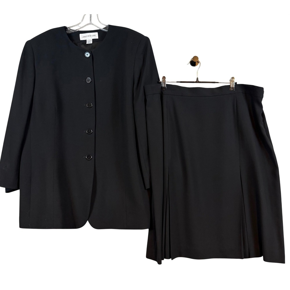 Jones New York Black Collarless Blazer & Pleated Skirt Suit Set Wool Sz. 20W VTG